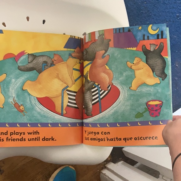 “Bear about town“ Kids Bilingual learning book - Picture 5 of 8